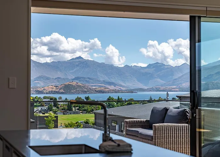 Stylish Panoramic Mountain And Views *